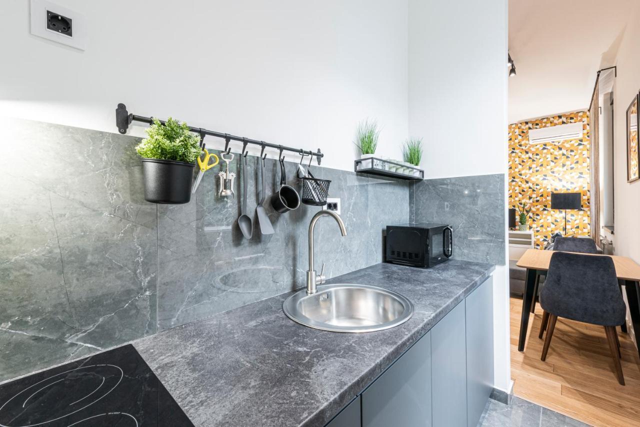 Vertigo Modern Studio-Free Private Parking-Fast Wi-Fi 诺威萨 外观 照片