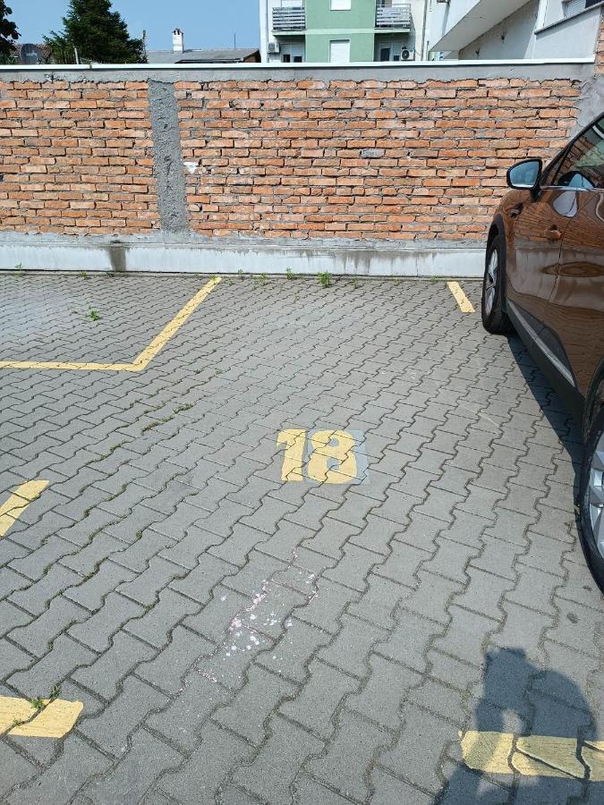 Vertigo Modern Studio-Free Private Parking-Fast Wi-Fi 诺威萨 外观 照片